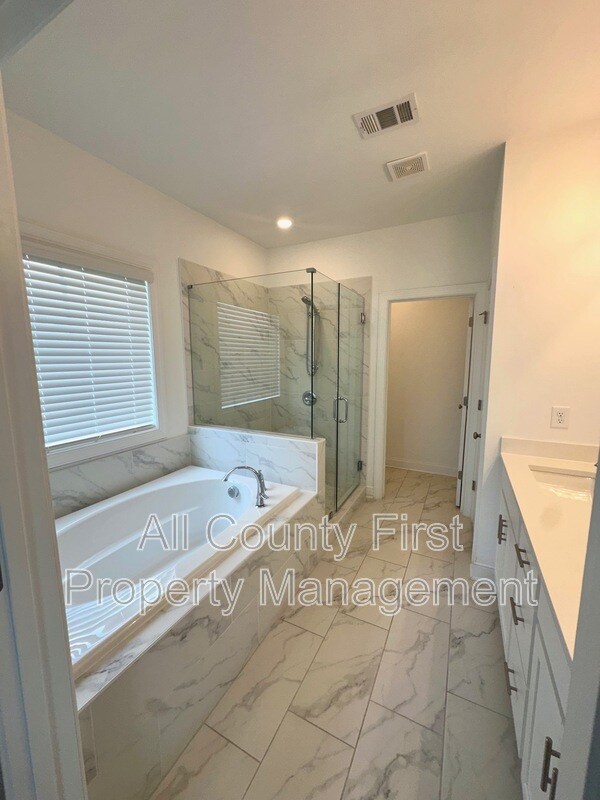 Building Photo - 788 Angora Aly