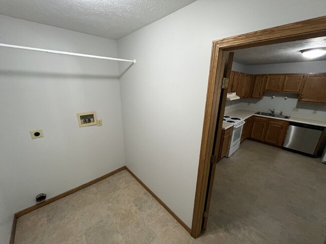 Building Photo - 226 Elizabeth Dr