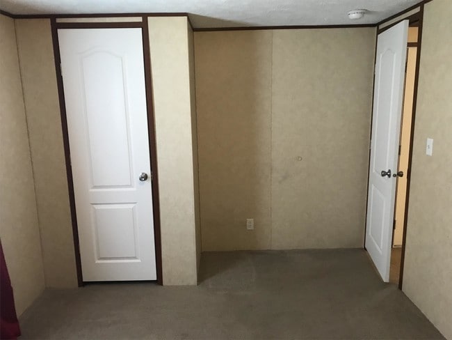 Building Photo - 21 Church Rd