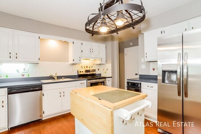 Building Photo - 2312 NE 72nd Terrace