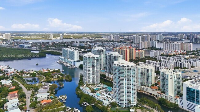Building Photo - 16500 Collins Ave