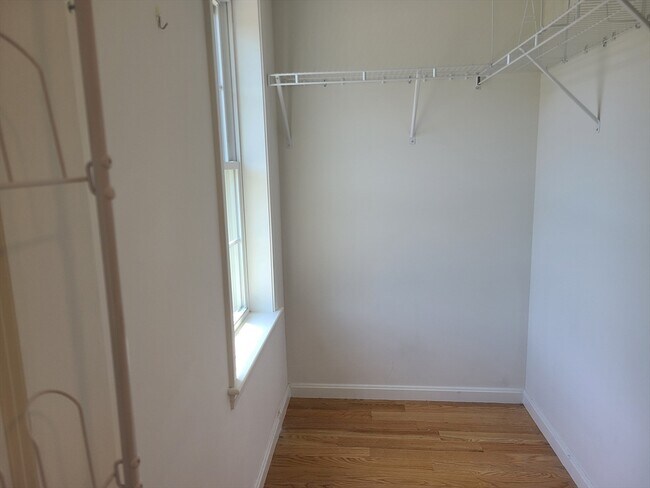 Building Photo - 138 Elm St