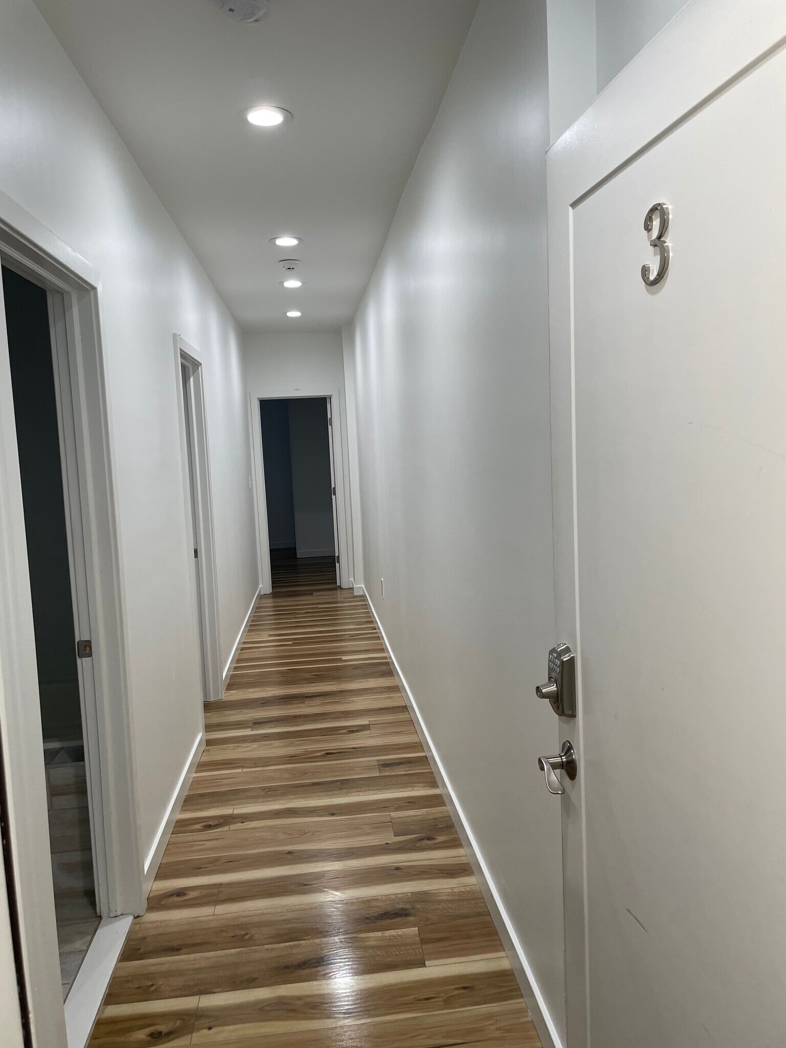 entryway - 1105 S 47th St