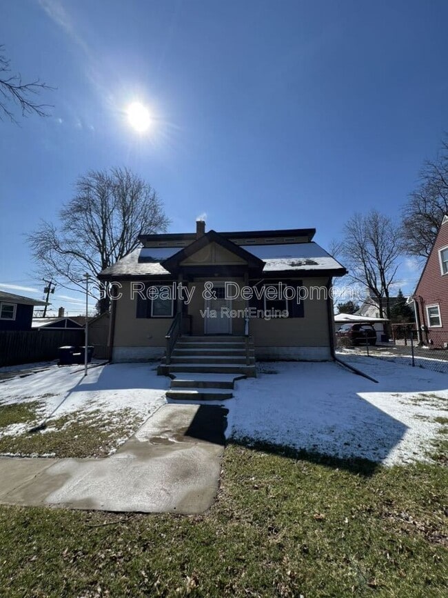 Building Photo - 1001 Southport Ave