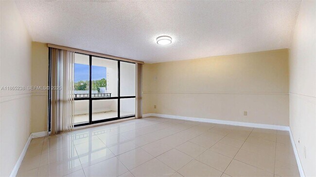 Building Photo - 13953 Kendale Lakes Cir