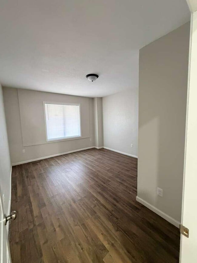 Building Photo - 651 W Bruce St