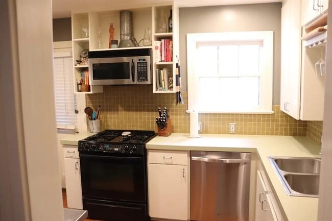 Building Photo - 1200 Alegria Rd