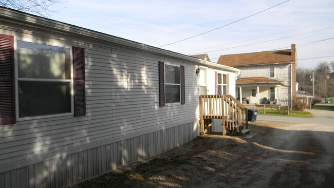 Building Photo - 3 BR. 1 Bath Spacious Modular Home