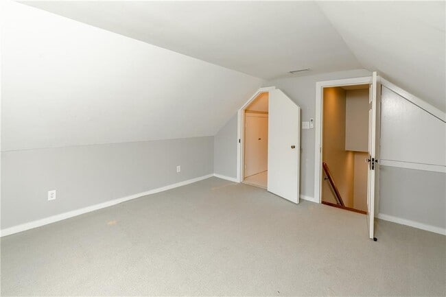 Building Photo - 209 S Cedar St