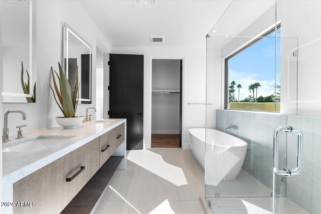 Building Photo - 6311 E Phoenician Blvd