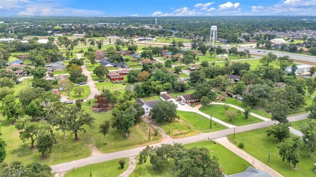 Building Photo - 108 Woodland Rd