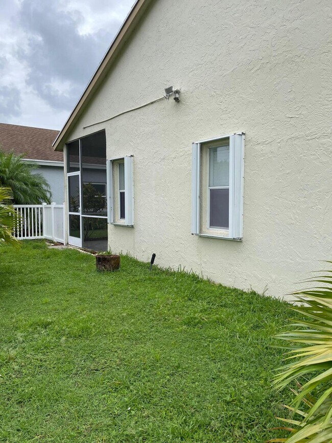 Building Photo - 6264 Lansdowne Cir