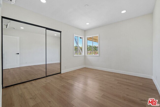 Building Photo - 21009 Saticoy St