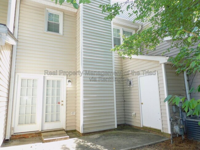 Building Photo - 12 Cedar Knoll Dr