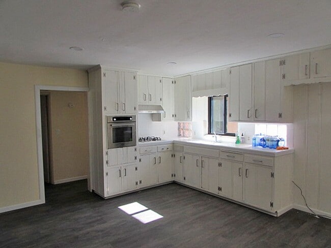 Building Photo - 2BR w/ In-Unit Laundry, Fireplance & A/C in Yucaipa