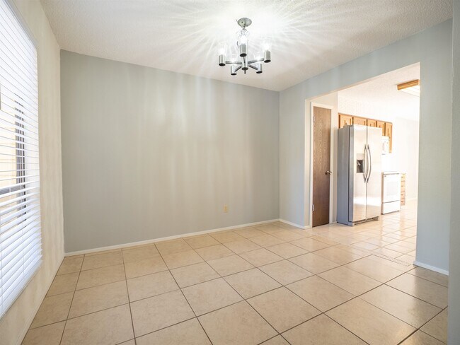 Building Photo - 1209 Hi Stirrup