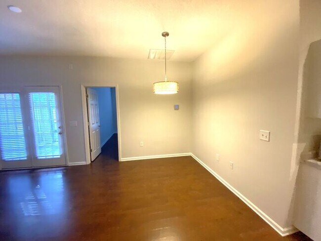 Building Photo - 3 miles to Wrightsville Beach! 1 Block fro...