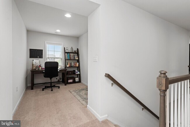 Building Photo - 48 Meadow Creek Ln