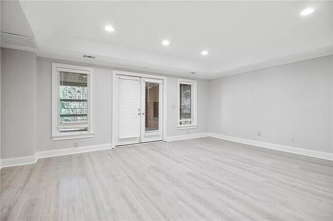 Building Photo - 460 Ivy Park Ln NE