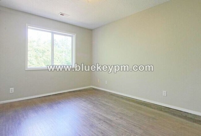 Building Photo - 1130 NE 178th Ave