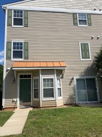Building Photo - Ready for Now! Located in Raleigh. 3 Story...