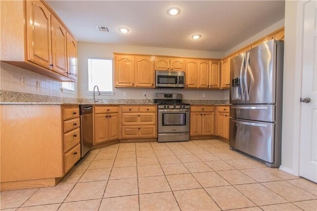 Building Photo - 3903 SW Cherry Rd