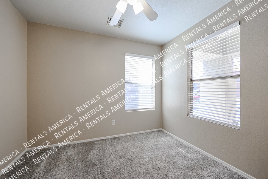 Building Photo - 9404 W Terri Lee Dr