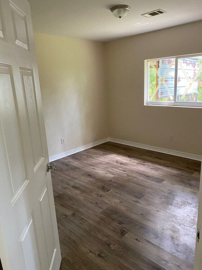 Building Photo - 3/2 Duplex in Bay St. Louis, MS