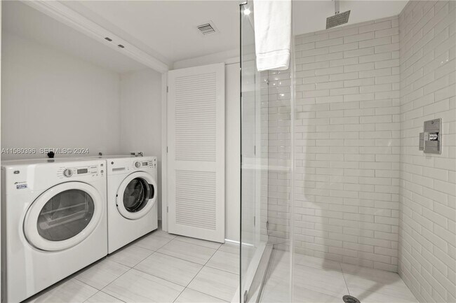 Building Photo - 4010 S Ocean Dr