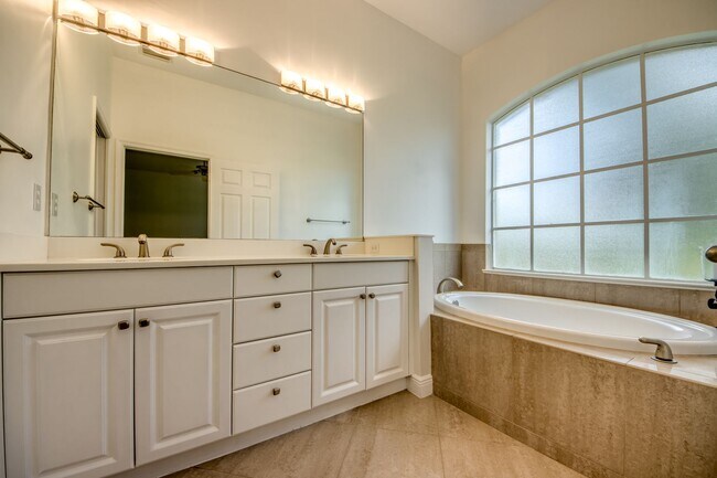 Building Photo - 14021 Bently Cir