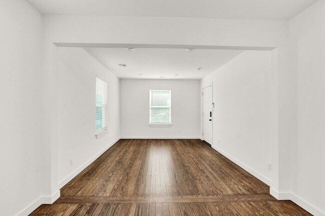 Building Photo - 2608 N Quaker Ave