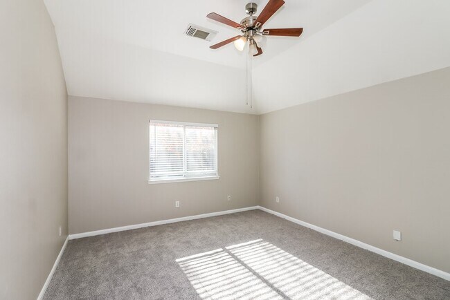 Building Photo - 21807 Cascade Hollow Ln