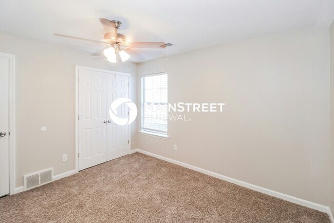 Building Photo - 4 Bedroom Pet-Friendly Home in cordova, TN with Main Street Renewal