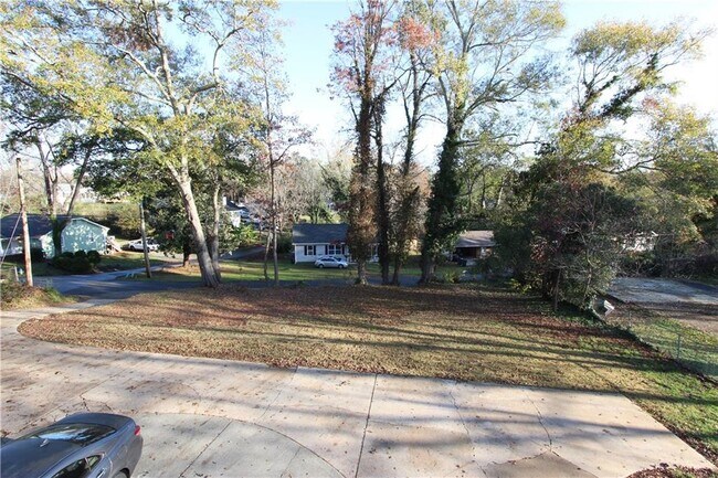 Building Photo - 514 Clover Dr