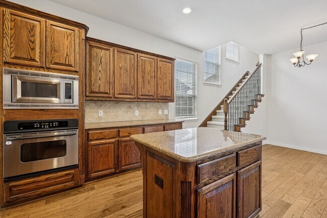 Building Photo - 11295 Apple Valley Dr