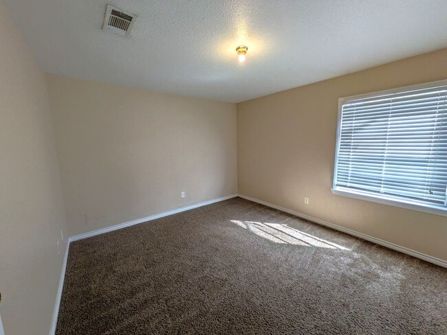 Building Photo - 3820 W Lynwood Dr