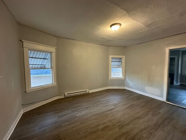 Building Photo - Walnut