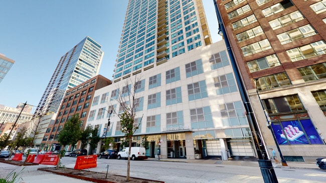 Building Photo - 701 S Wells St