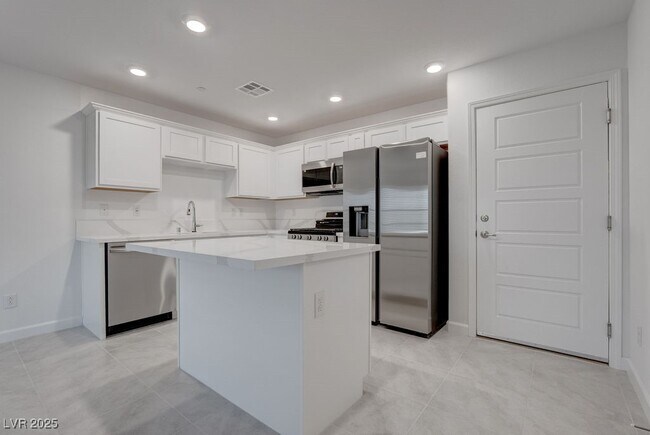 Building Photo - 931 Watford Pl