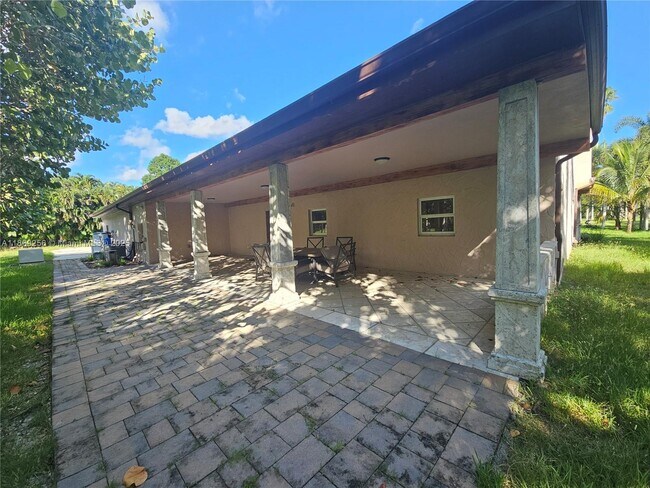 Building Photo - 15101 SW 27th St