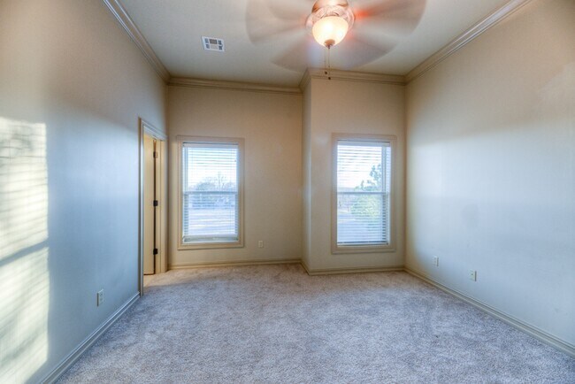 Building Photo - 1333 E 41st Pl