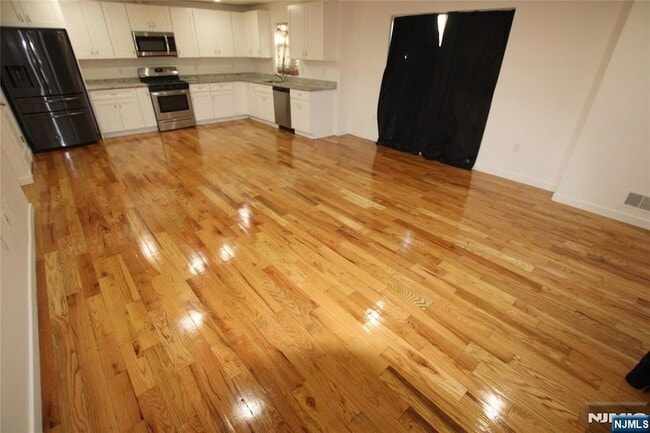 Building Photo - 100 Grove Terrace