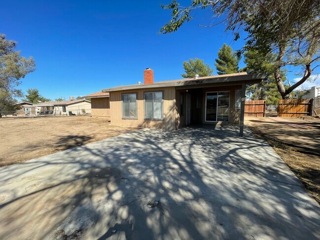 Building Photo - Hesperia-Refurbished- 3 Bedrooms, 2 Bathrooms + Den or Office, Large Property