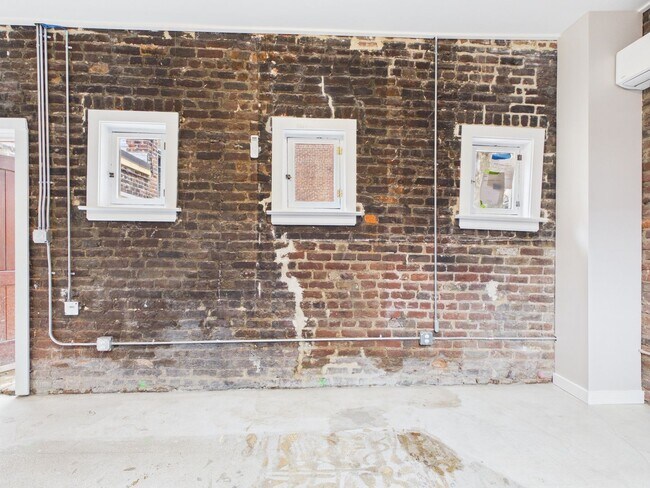 Building Photo - 7 E Franklin St