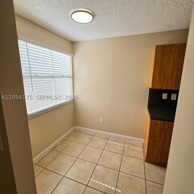 Building Photo - 4628 NW 97th Pl