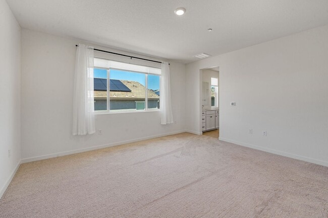 Building Photo - Never Lived In 4 Bedroom Home for Rent in Folsom Ranch!