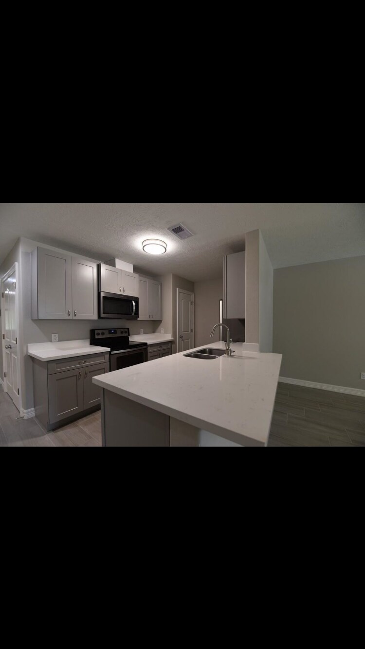 Building Photo - 6150 Hansen Blvd