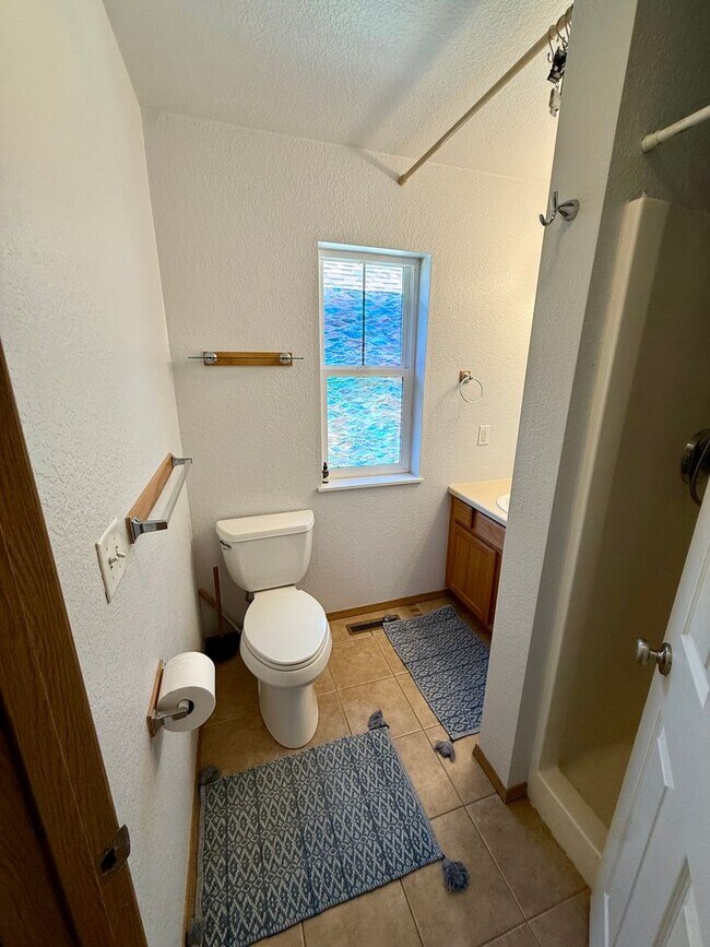 Building Photo - Pet-Friendly 2BR/2BA in Peaceful Canyon Creek Neighborhood