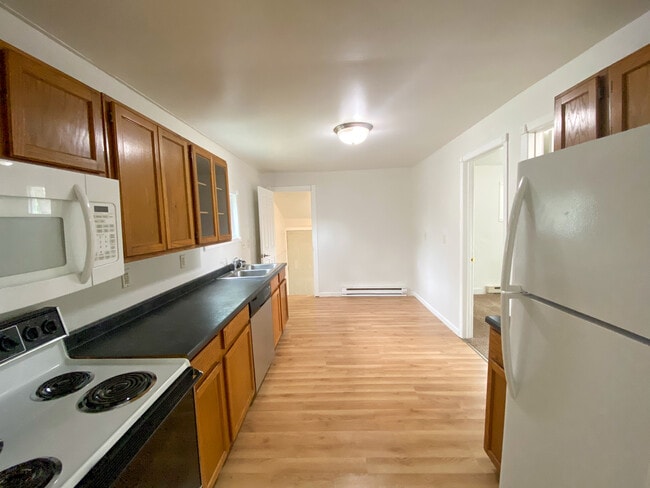 Building Photo - 214 2nd Ave W