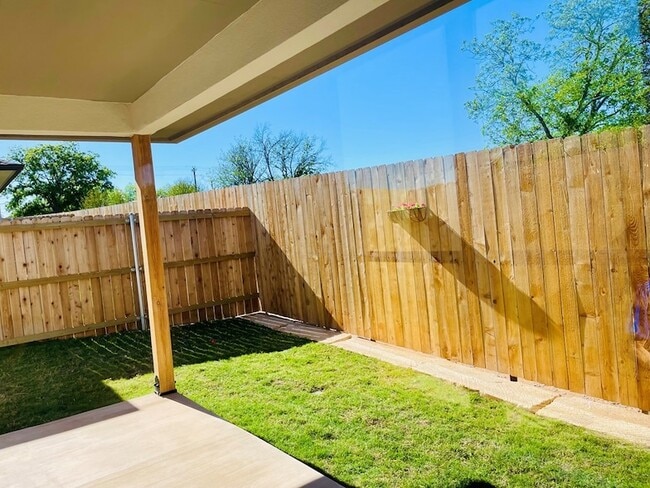 Building Photo - 706 Cirrus Ln